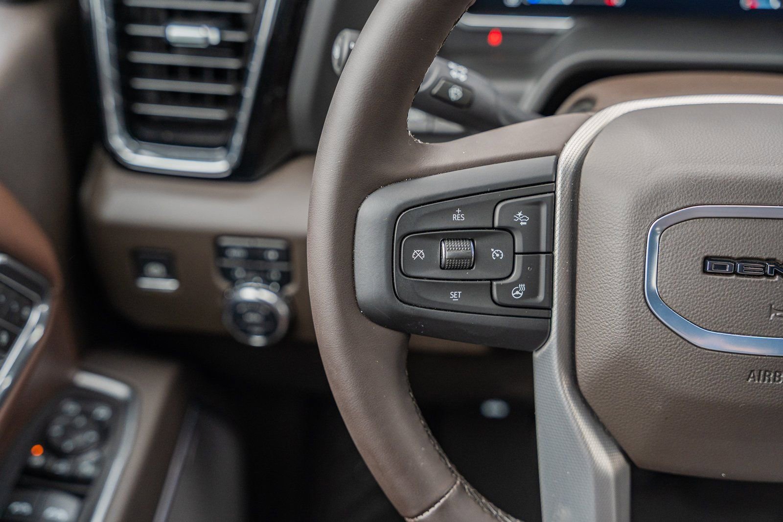 Used 2025 GMC Sierra 3500 Denali w/ Denali Reserve Package image 45