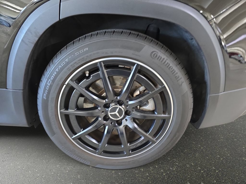 Used 2025 Mercedes-Benz GLB 35 AMG 4MATIC image 32