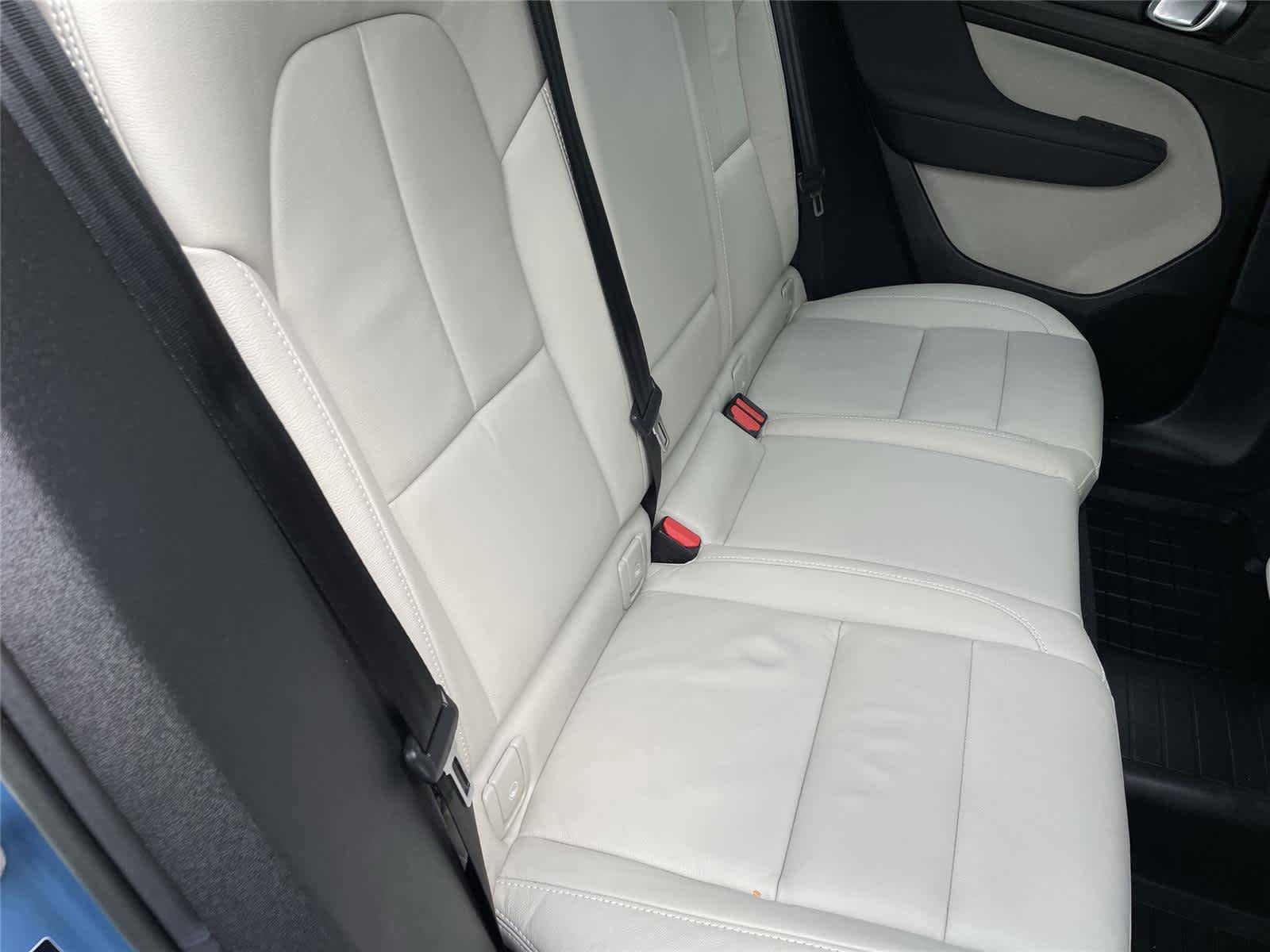 Used 2023 Volvo XC40 B5 Plus w/ Driver Assist Package AWD/4WD image 17
