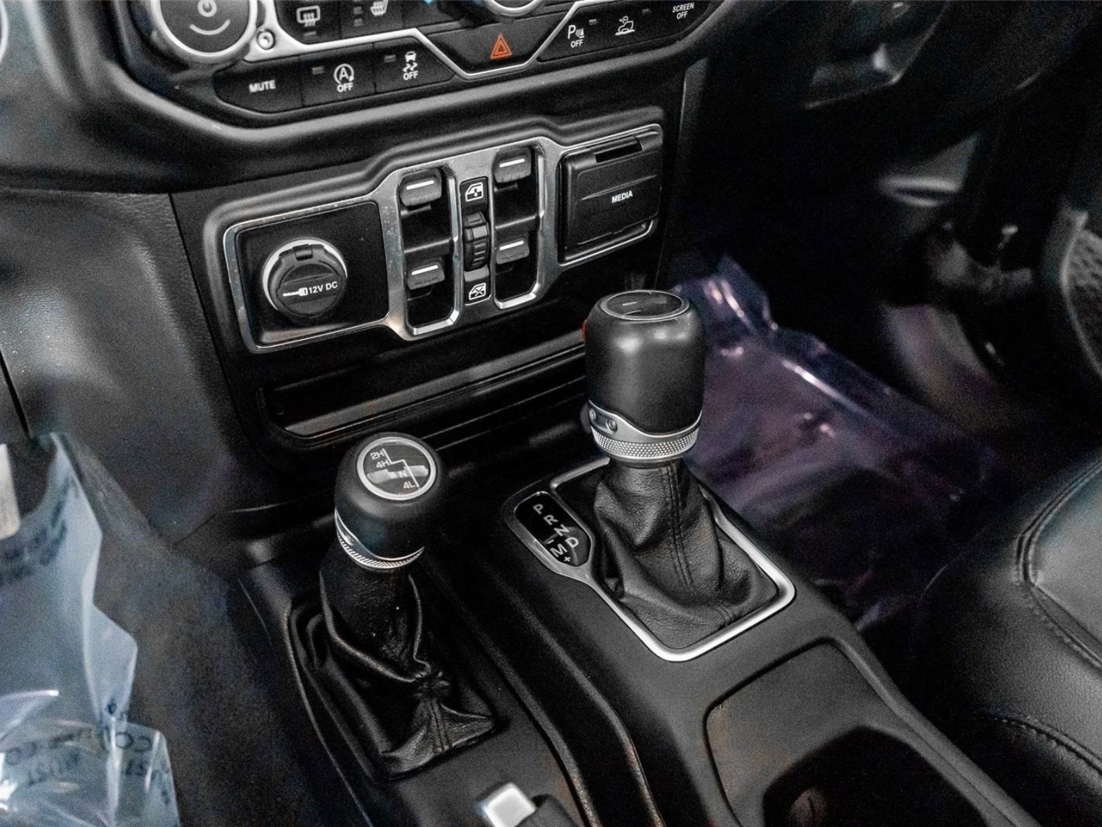 Used 2021 Jeep Wrangler Unlimited Sahara AWD/4WD image 36