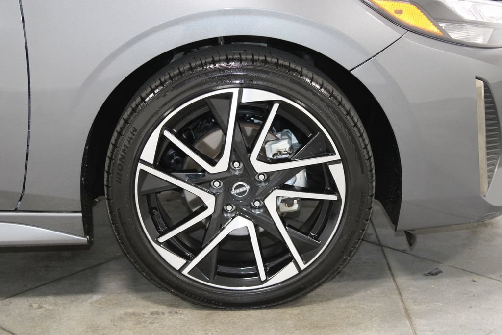 Used 2025 Nissan Sentra SR FWD image 11