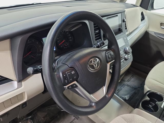 Used 2016 Toyota Sienna LE image 14