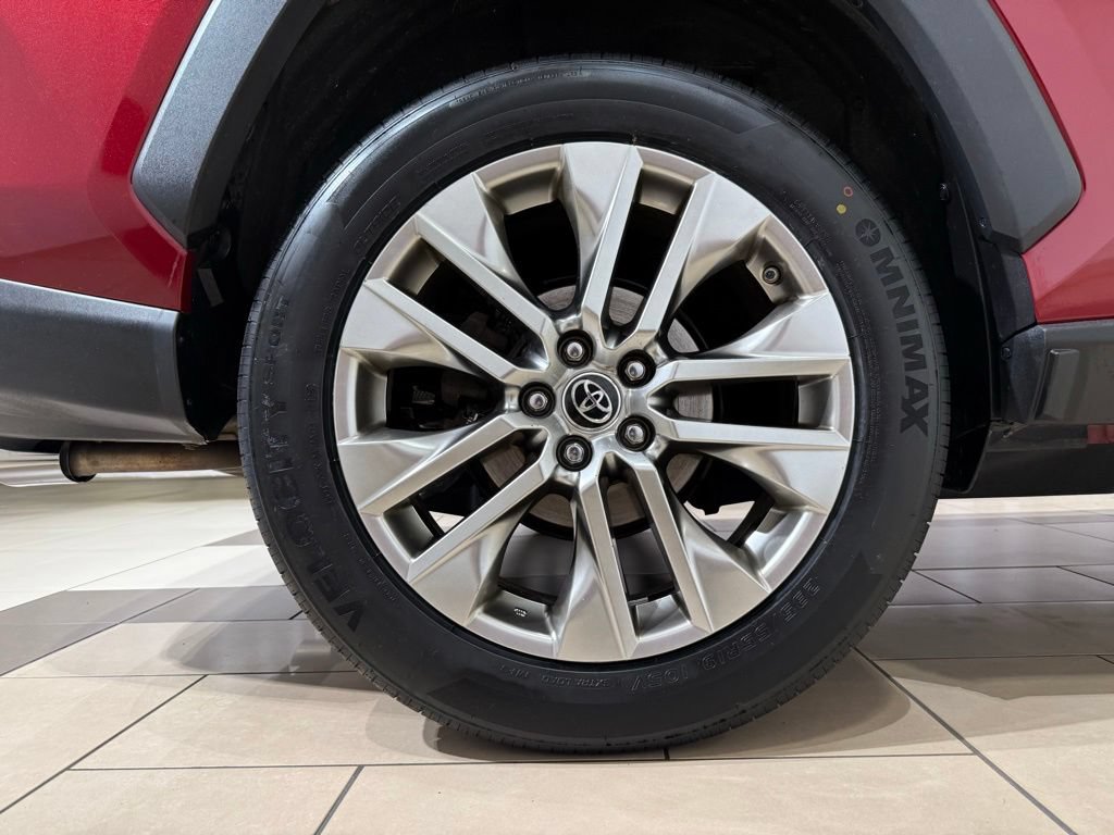 Used 2019 Toyota RAV4 Limited w/ Advanced Technology Package AWD/4WD image 9