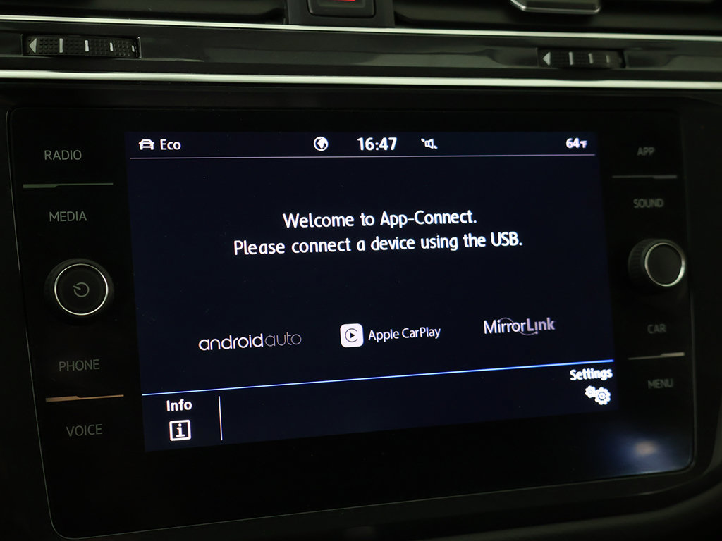 Used 2020 Volkswagen Tiguan SE w/ Panoramic Sunroof Package AWD/4WD image 48