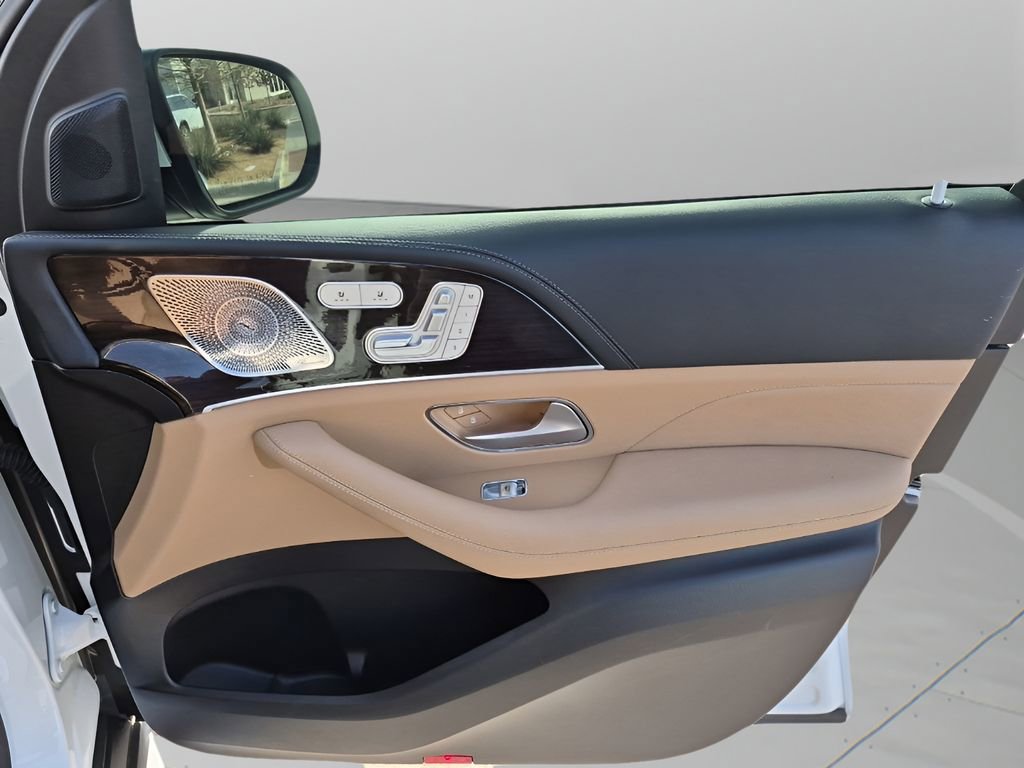 Used 2024 Mercedes-Benz GLS 450 4MATIC image 13