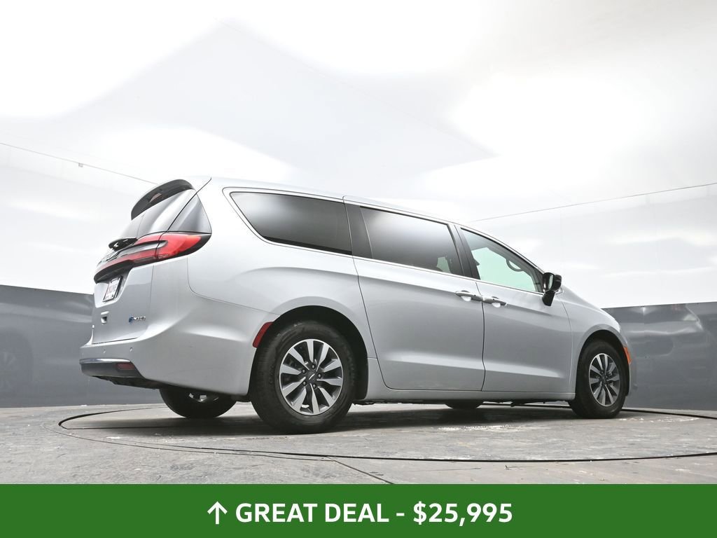 Used 2024 Chrysler Pacifica Limited FWD image 50