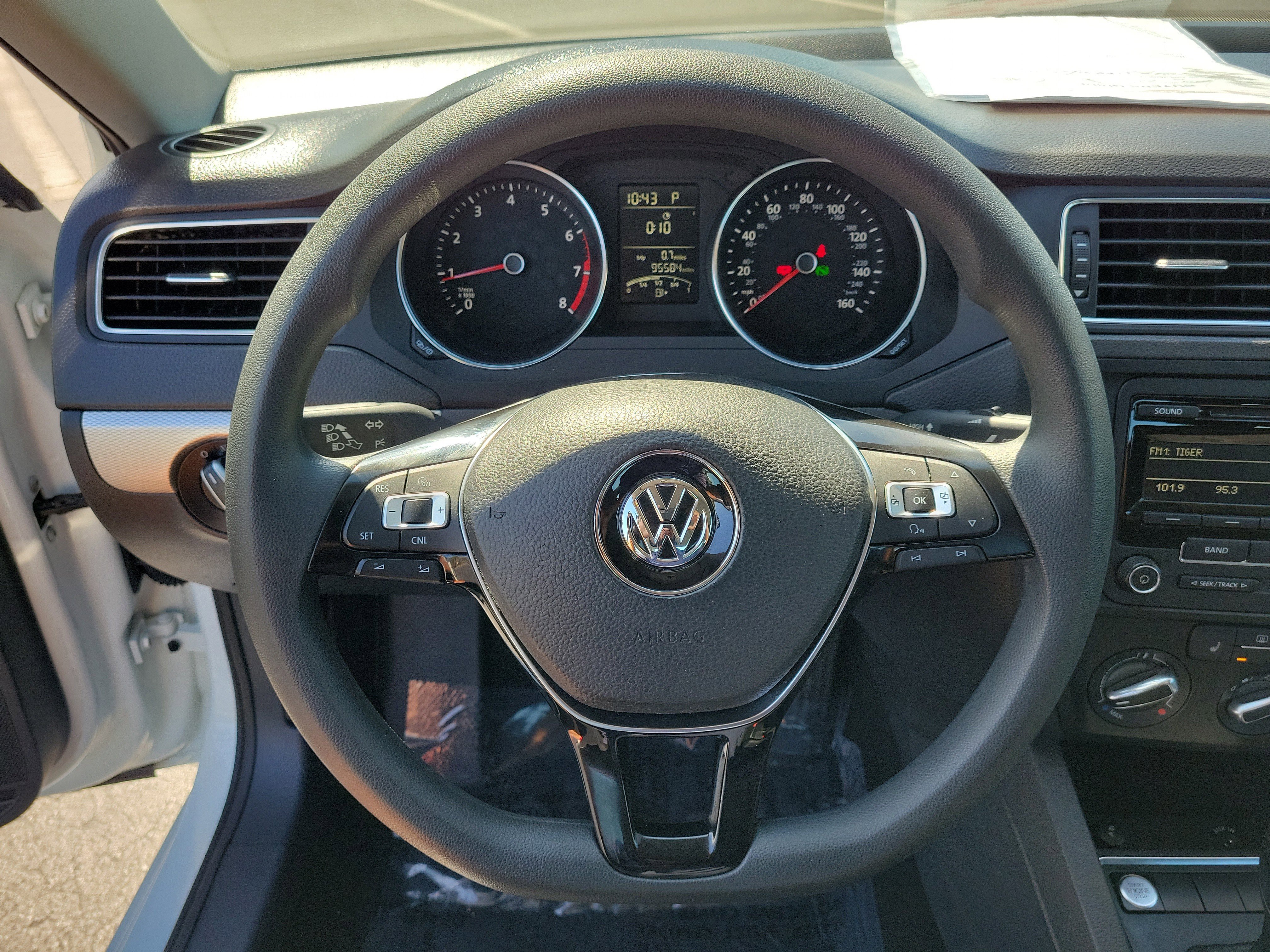 Used 2015 Volkswagen Jetta SE FWD image 26