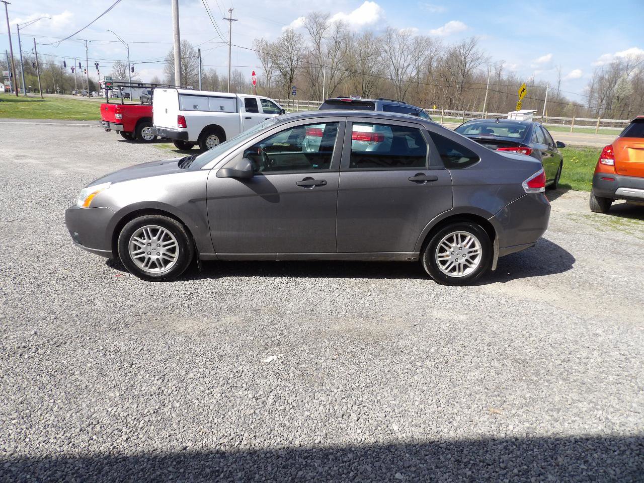 Used 2010 Ford Focus SE image 3