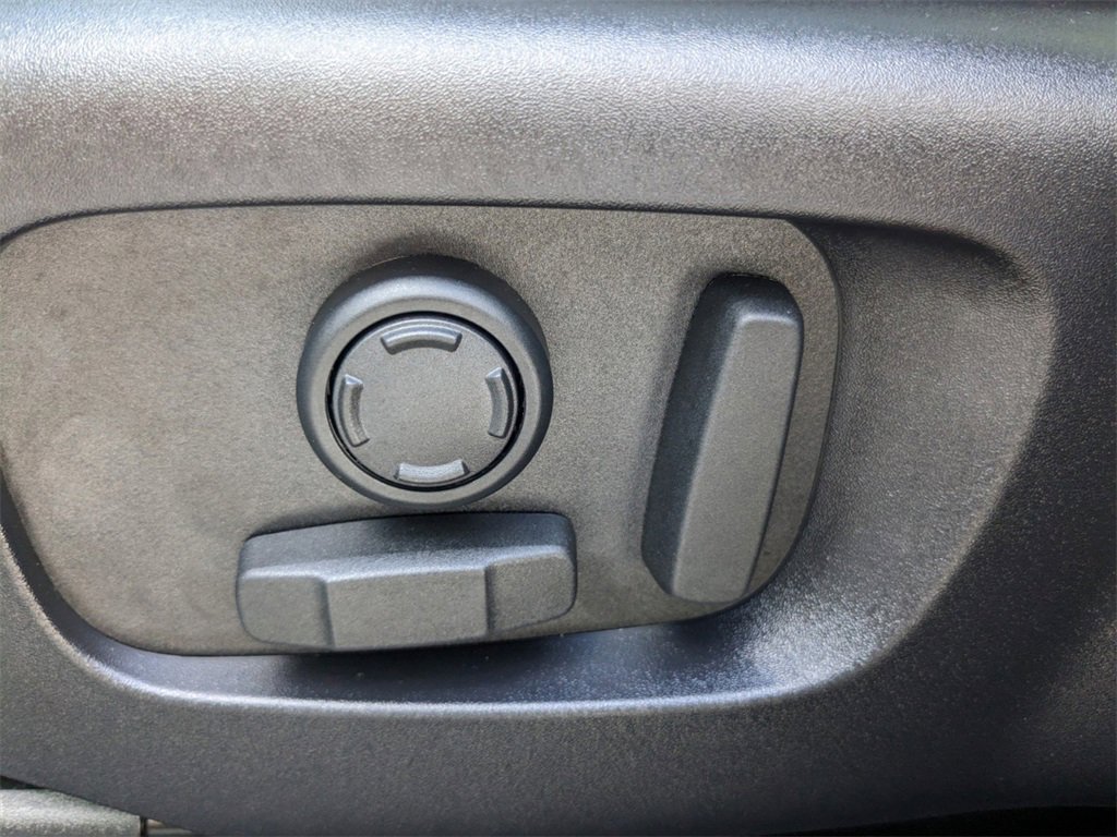 New 2025 Land Rover Range Rover Velar Dynamic SE image 18