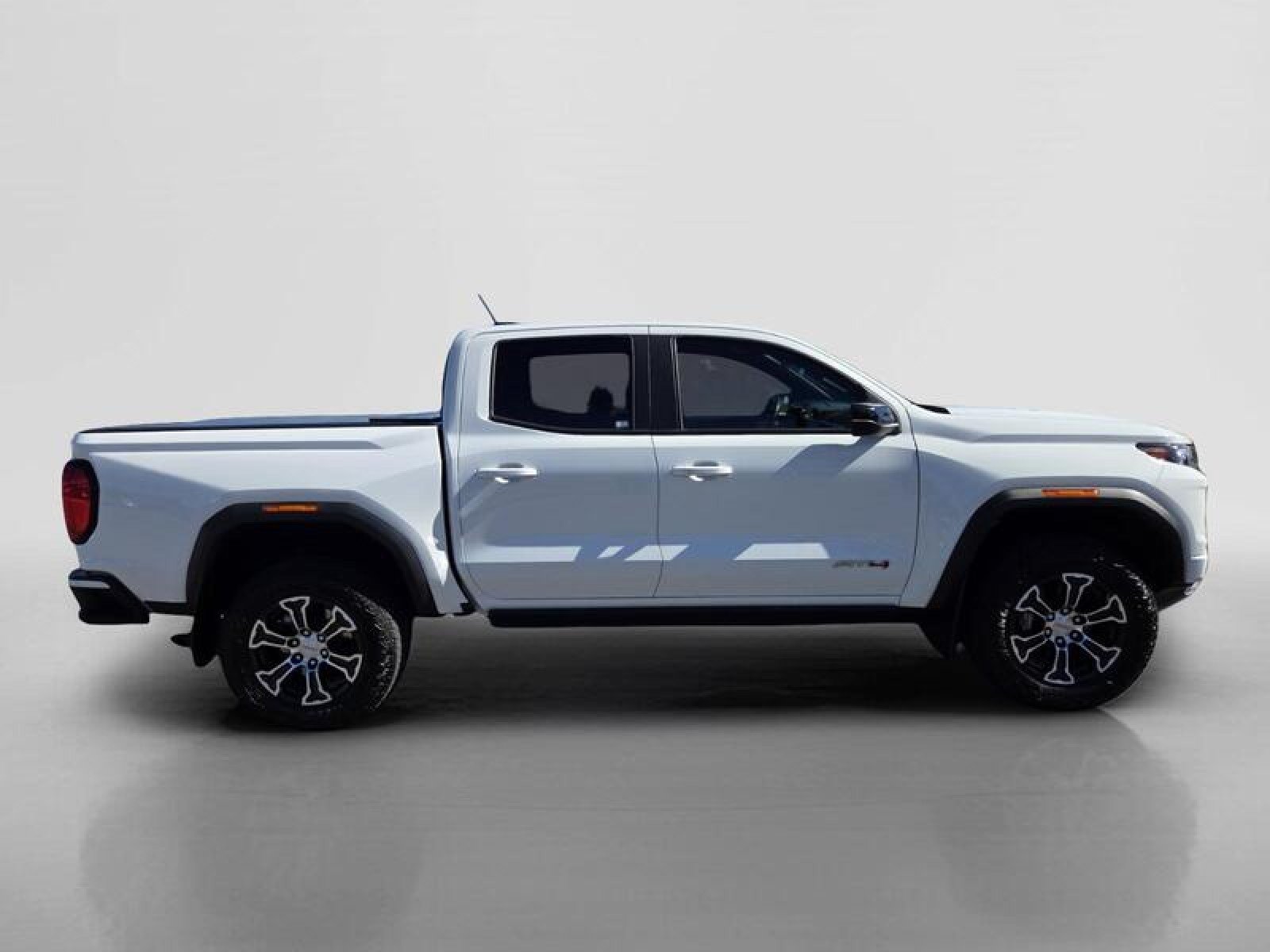 Used 2024 GMC Canyon AT4 w/ Canyon Safety Plus Package AWD/4WD image 6