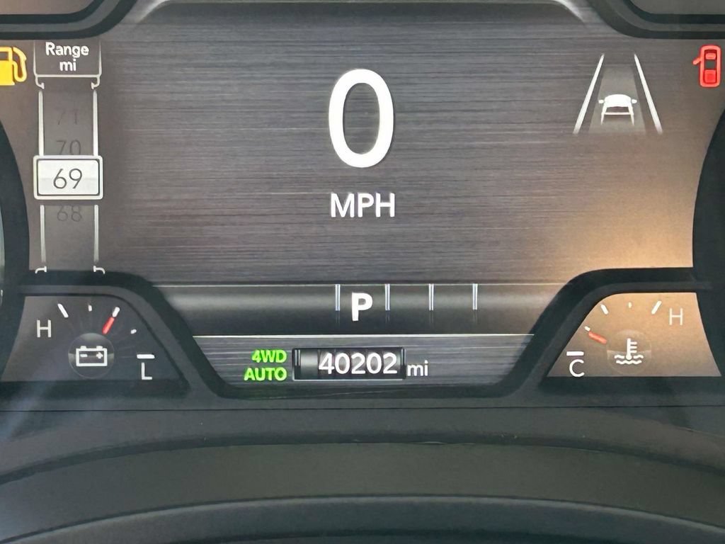 Used 2025 RAM 1500 Laramie AWD/4WD image 23