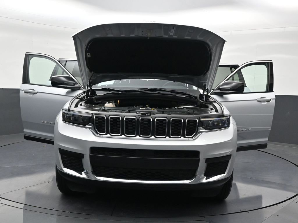 Used 2025 Jeep Grand Cherokee L Laredo image 37