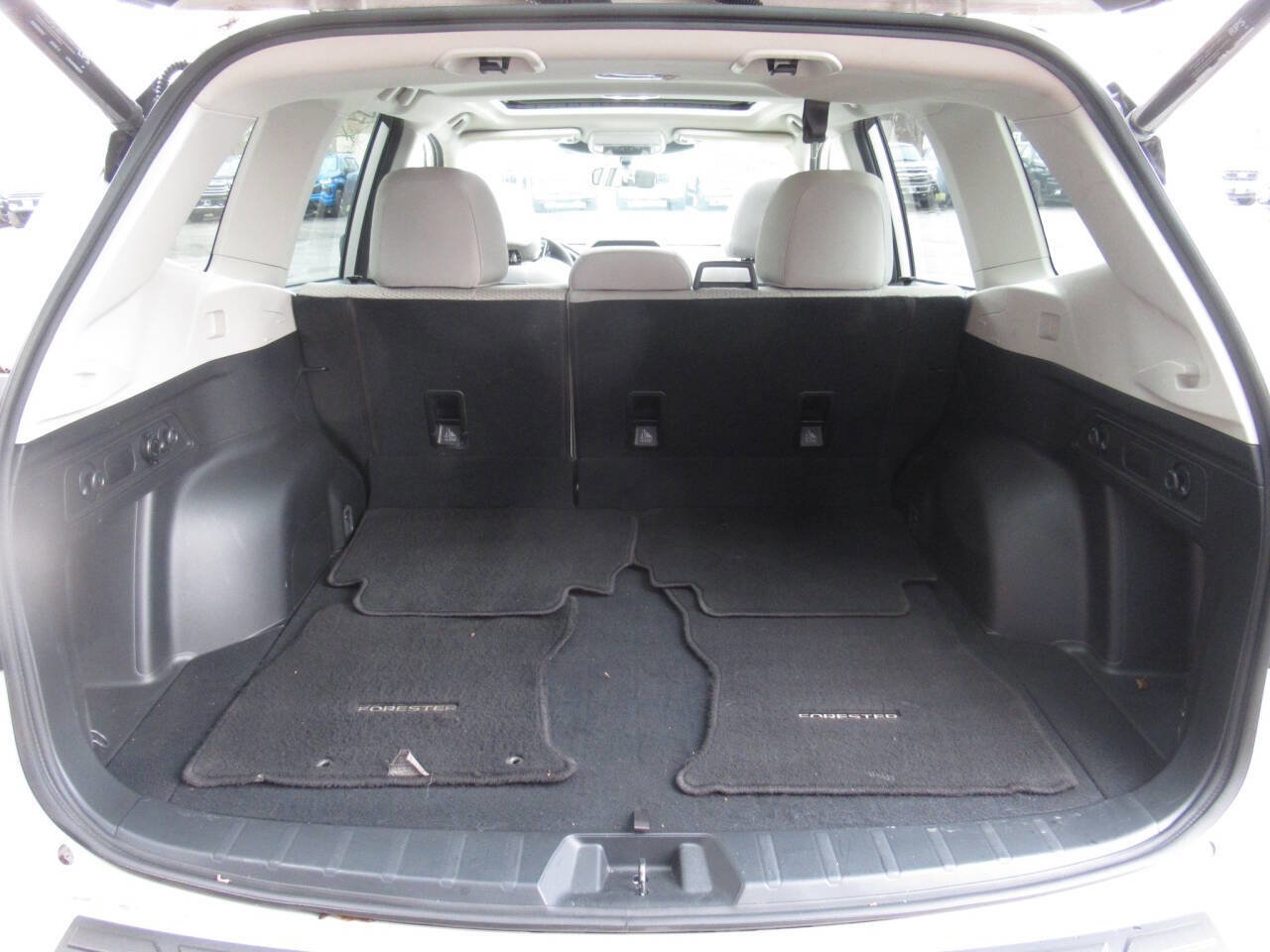 Used 2022 Subaru Forester Premium AWD/4WD image 13