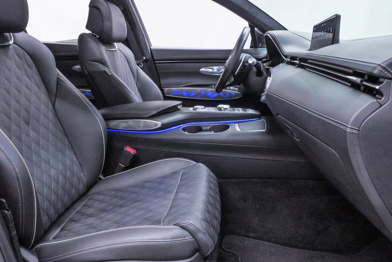 Certified 2025 Genesis GV70 3.5T Sport w/ Sport Advanced Package image 14