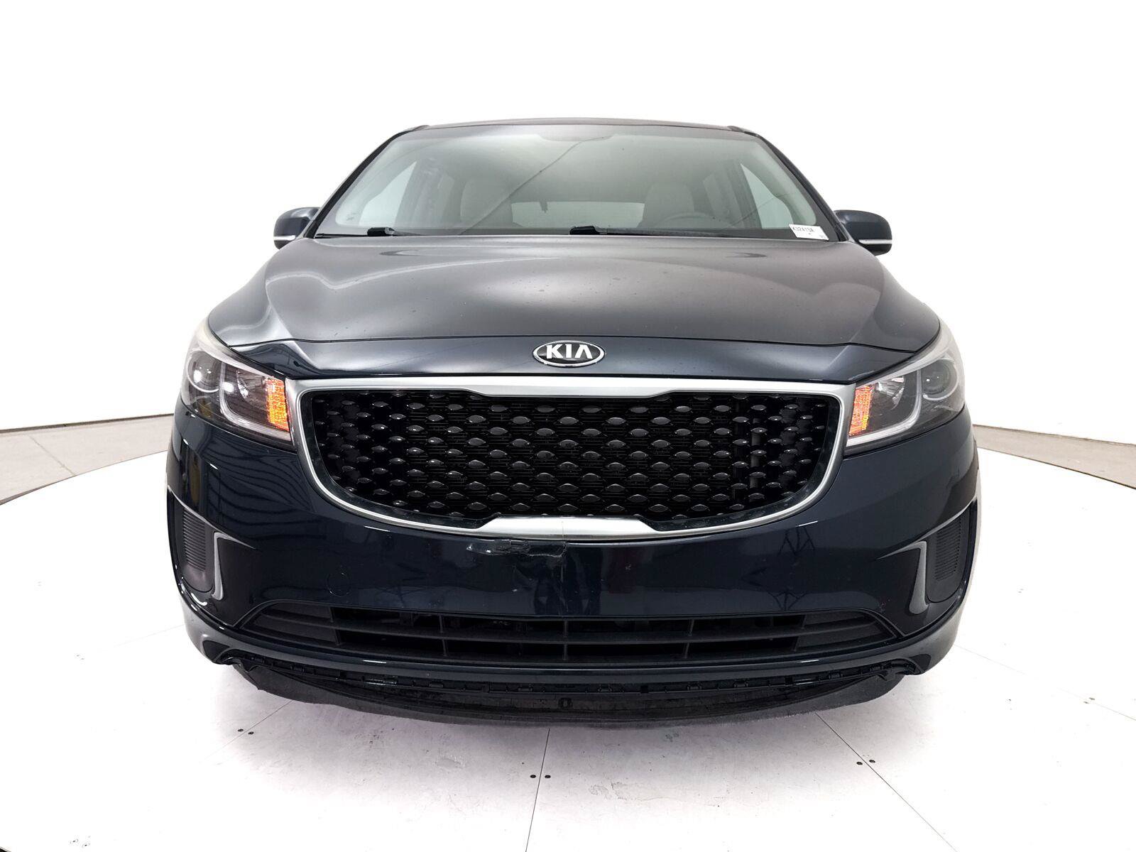 Used 2017 Kia Sedona LX FWD image 2