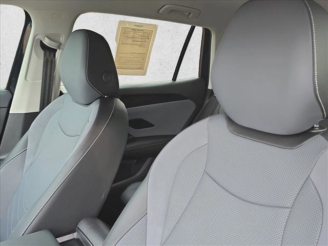 Used 2025 Volkswagen Tiguan SE image 16