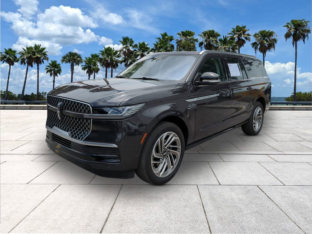 Used 2025 Lincoln Navigator L Reserve AWD/4WD image 3