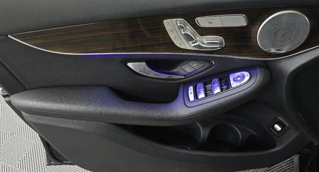 Used 2020 Mercedes-Benz GLC 300 4MATIC w/ Multimedia Package image 8