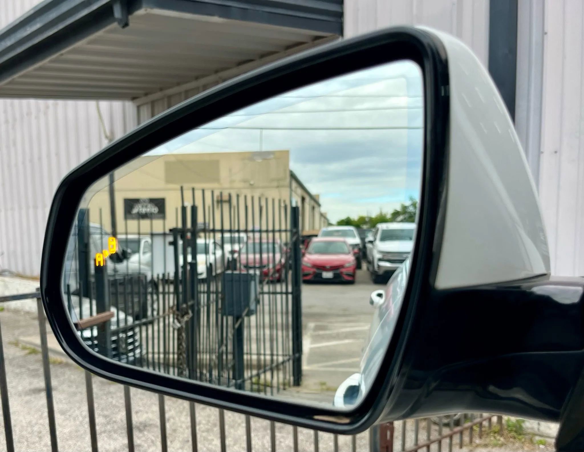 Used 2016 Cadillac SRX Luxury w/ Driver Awareness Package image 40