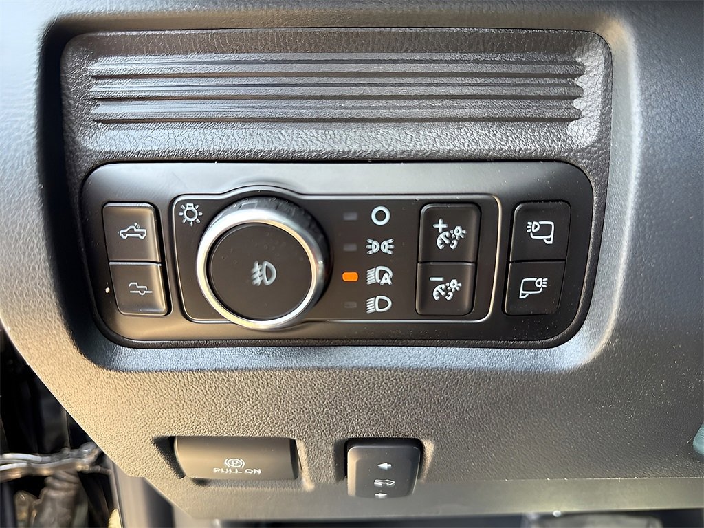 New 2025 Ford F350 Platinum w/ FX4 Off-Road Package image 30