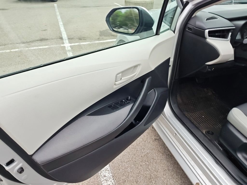 Used 2024 Toyota Corolla LE FWD image 5