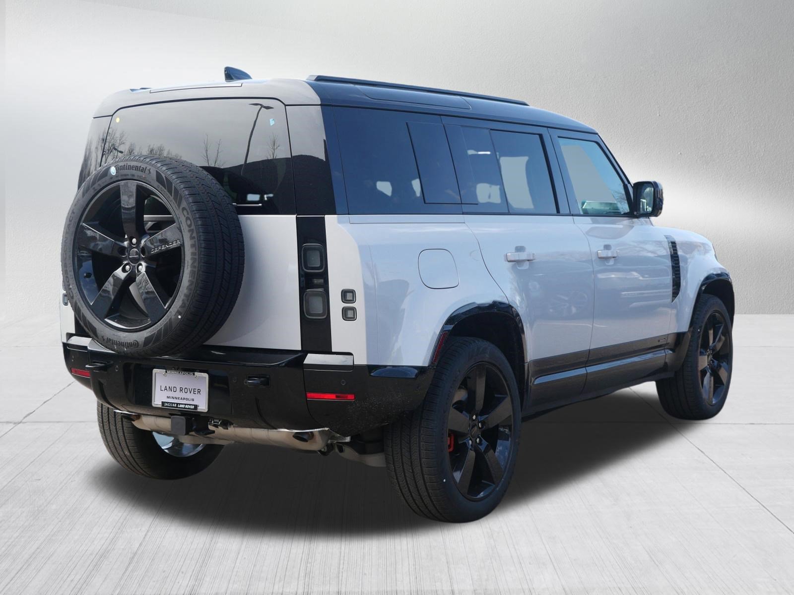 New 2026 Land Rover Defender 110 X AWD/4WD image 2