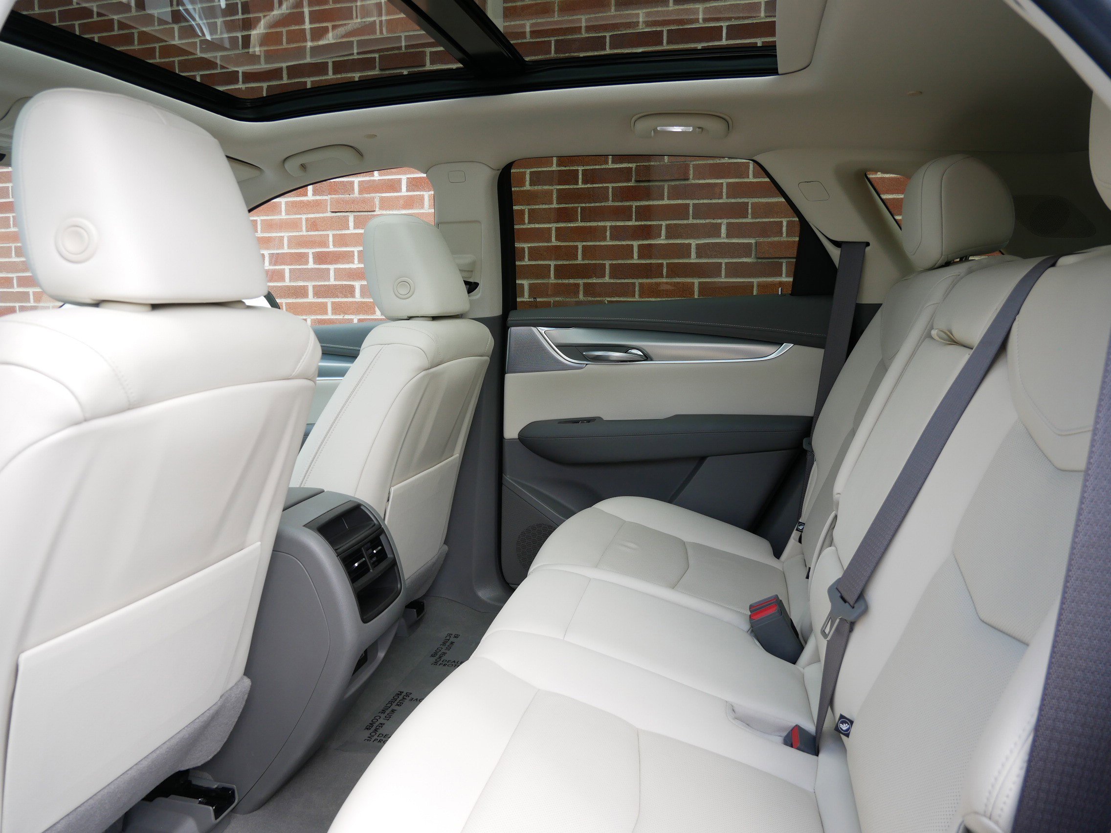 Certified 2022 Cadillac XT5 Premium Luxury w/ LPO, Floor Liner Package AWD/4WD image 10