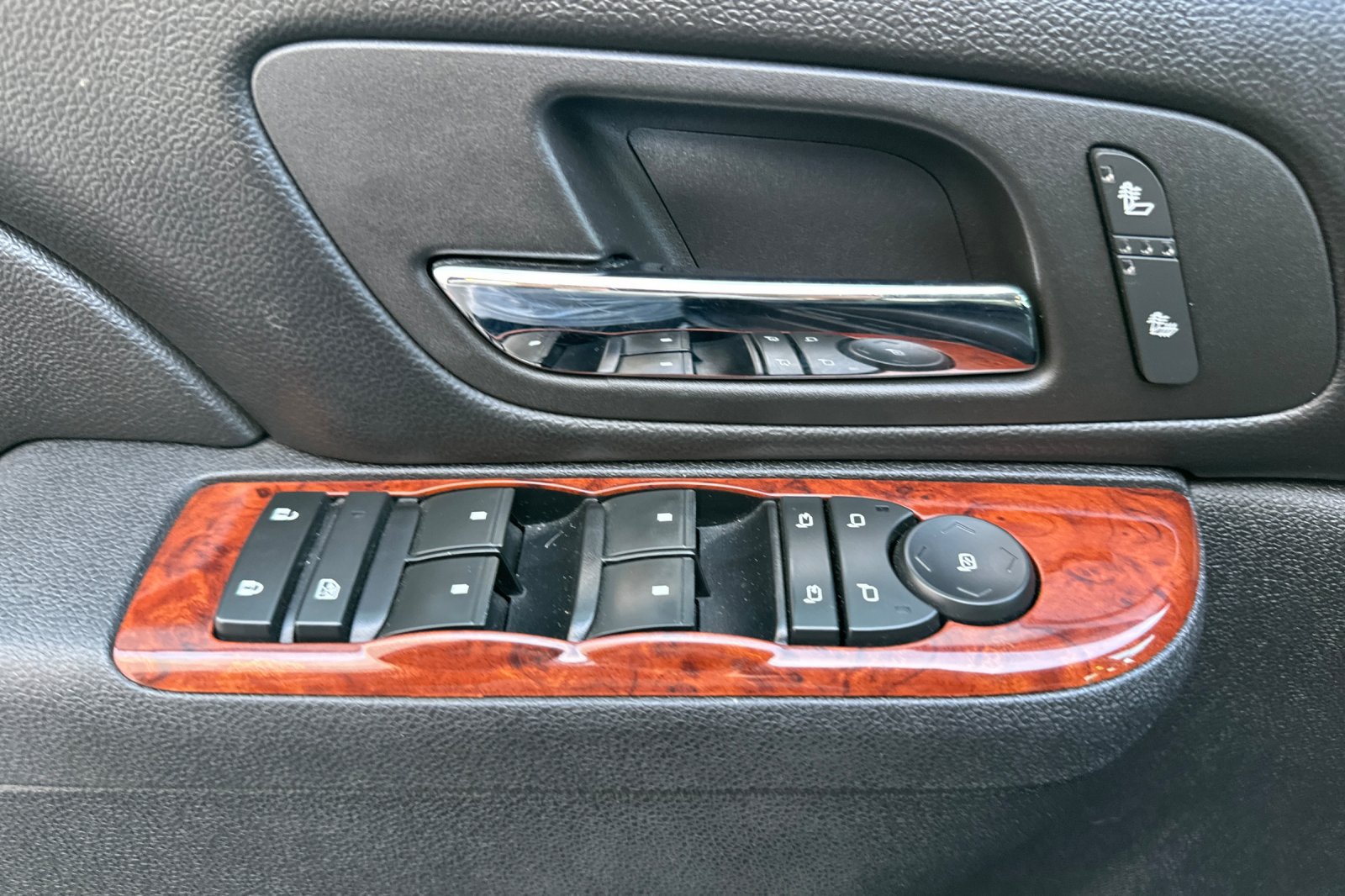 Used 2013 Chevrolet Avalanche LT w/ Texas Edition RWD image 11