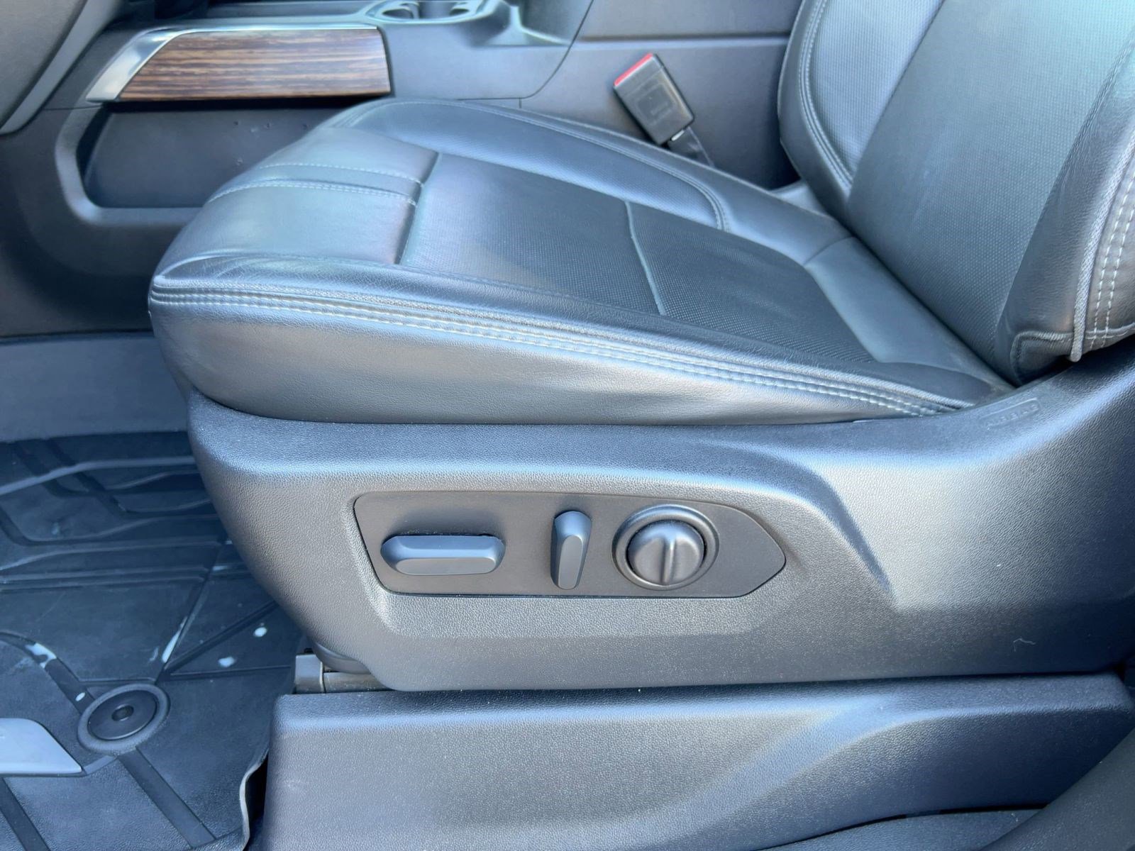 Used 2023 Chevrolet Silverado 3500 High Country image 13