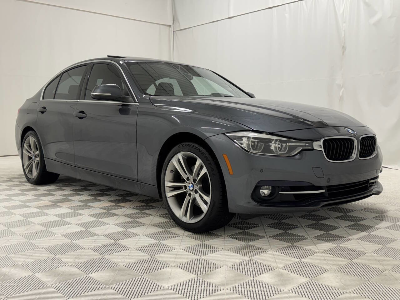 Used 2017 BMW 330i Sedan image 2