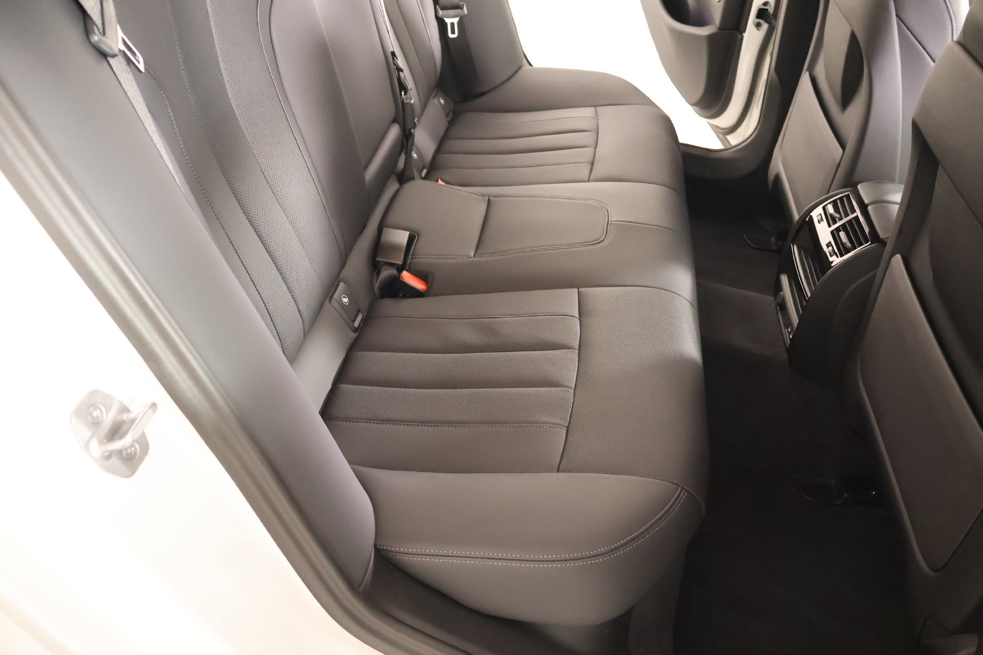 Used 2023 BMW 530i w/ Premium Package RWD image 15