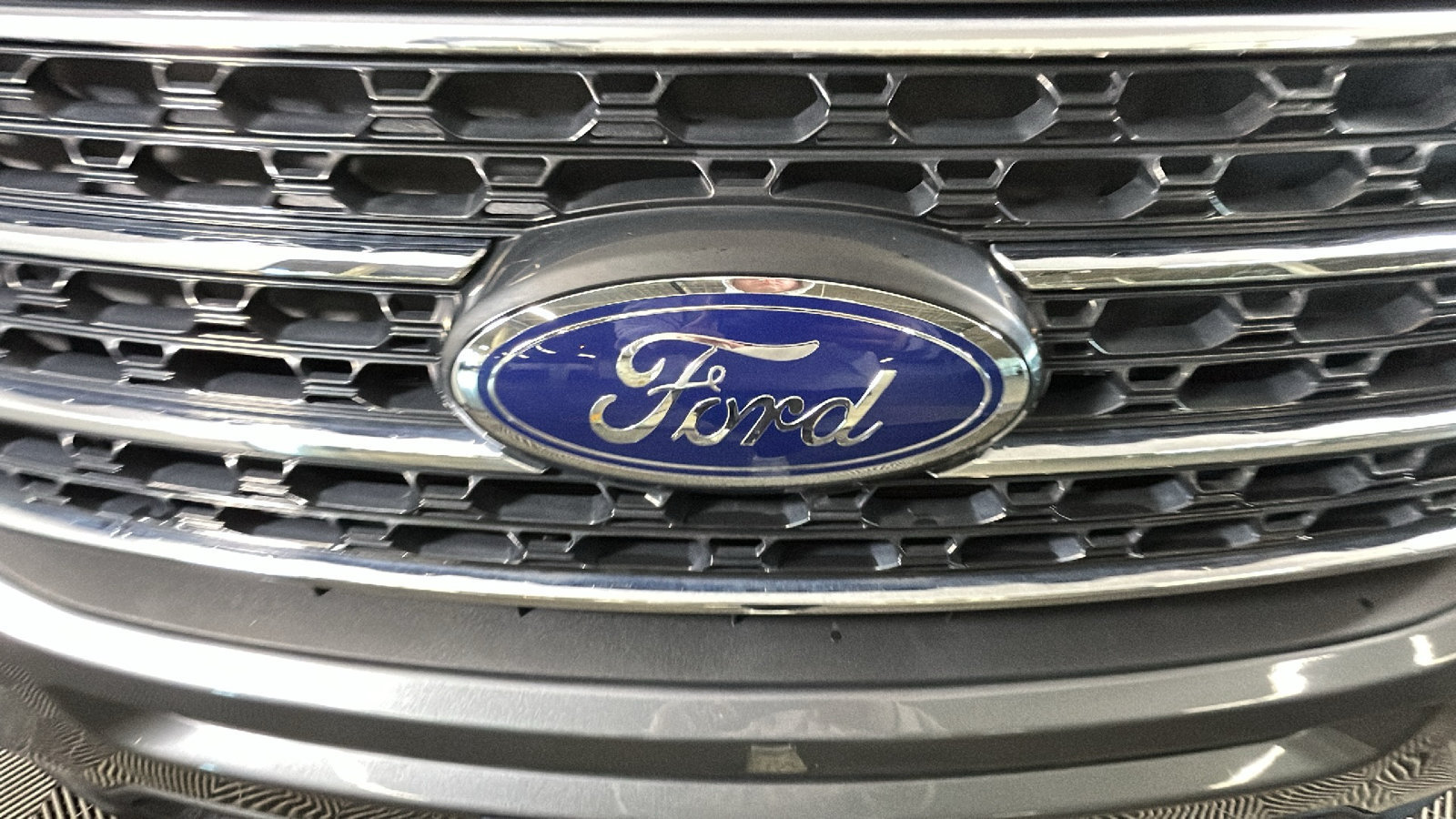 Used 2023 Ford Explorer XLT w/ Equipment Group 202A AWD/4WD image 9
