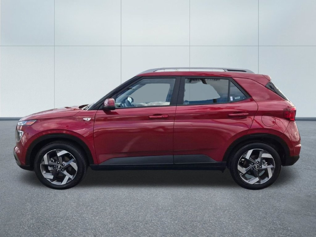 Used 2025 Hyundai Venue SEL FWD image 3
