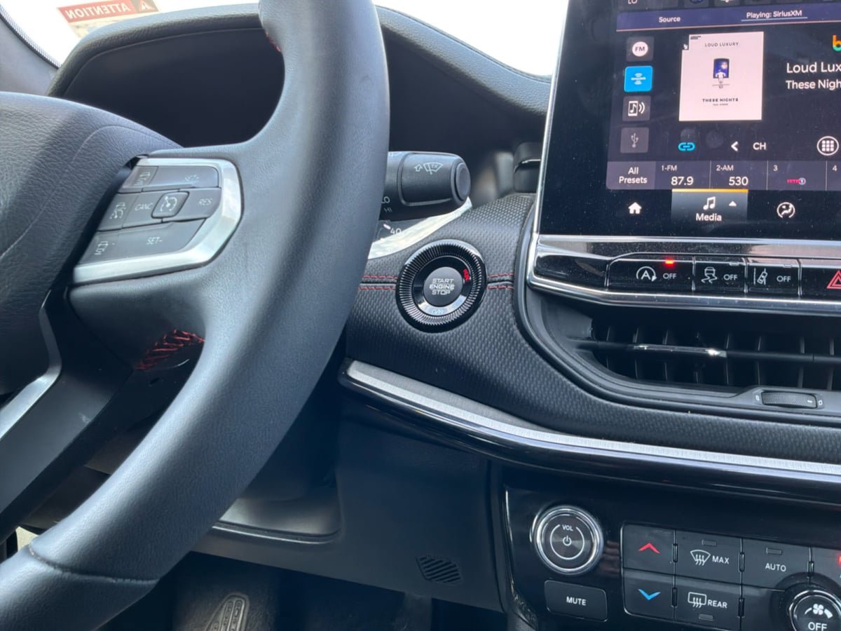 Used 2025 Jeep Compass Trailhawk AWD/4WD image 17