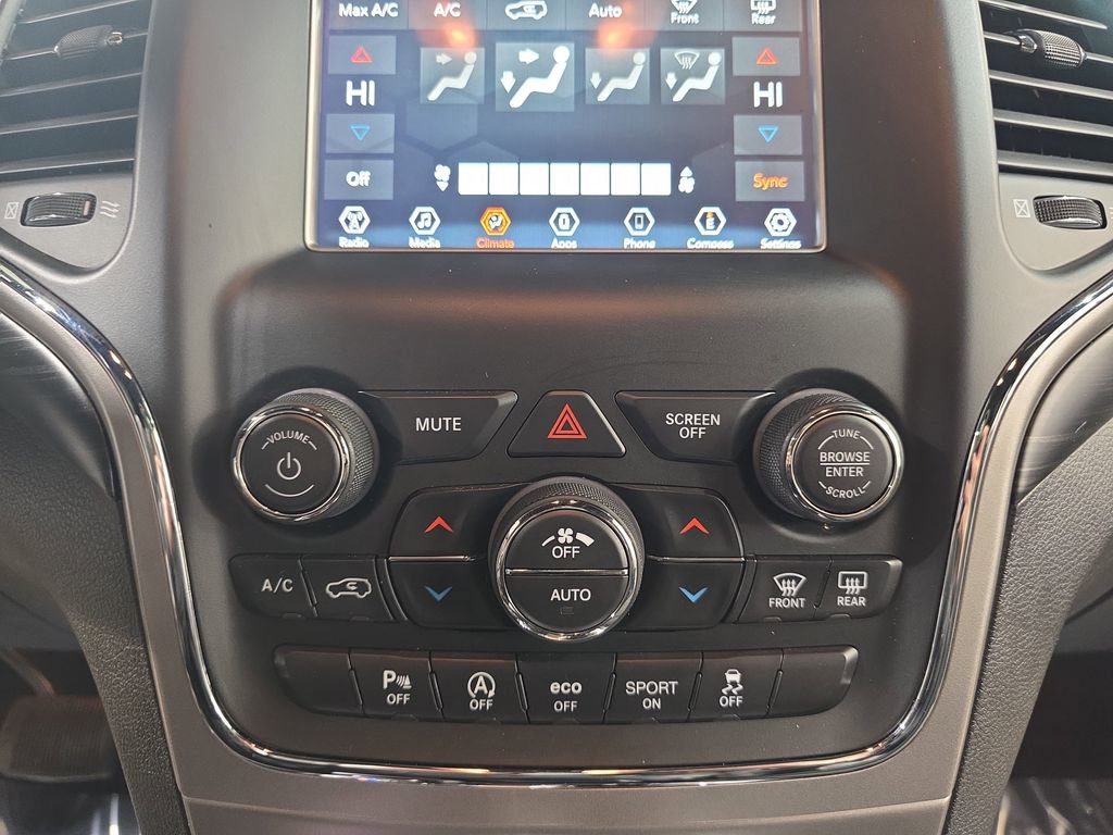 Used 2019 Jeep Grand Cherokee Laredo AWD/4WD image 19