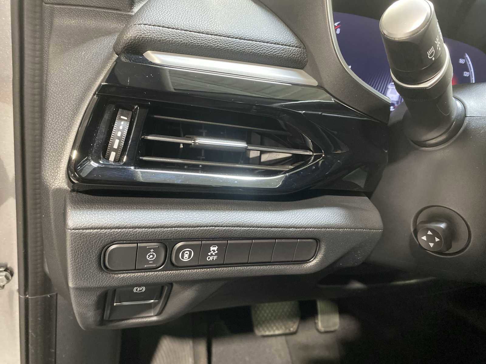 Used 2023 Acura MDX SH-AWD image 24