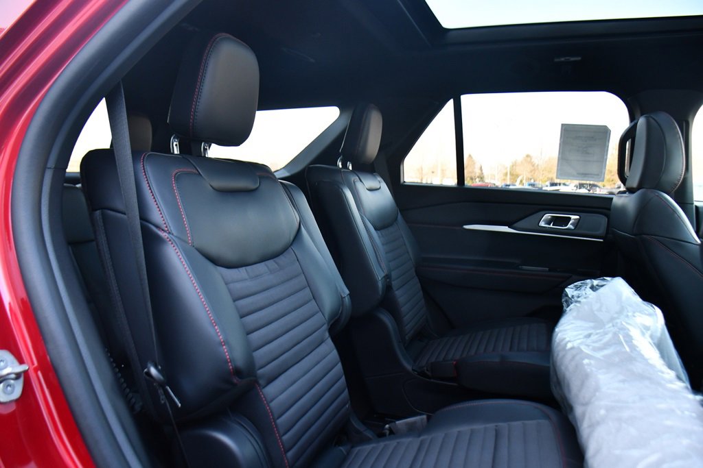 New 2026 Ford Explorer ST-Line w/ ST-Line Street Pack image 17