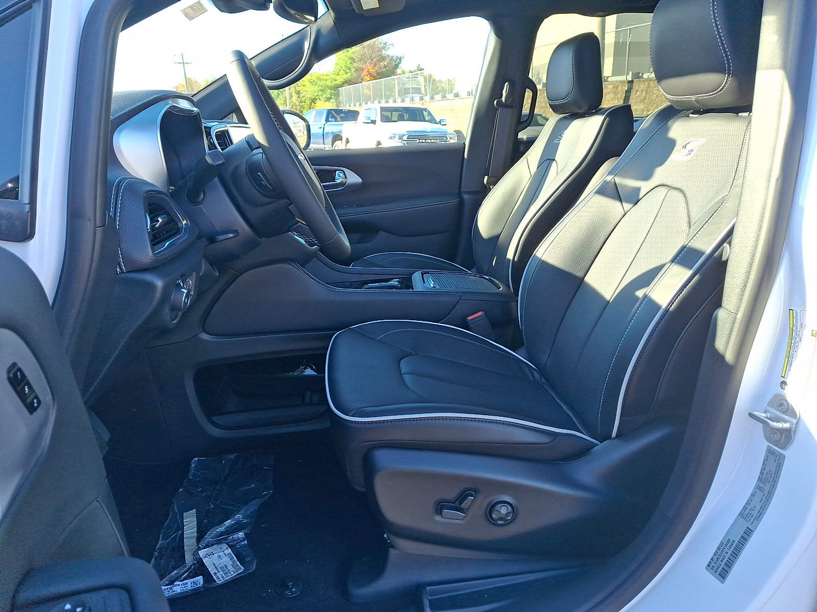New 2026 Chrysler Pacifica Limited w/ S Appearance Package image 11