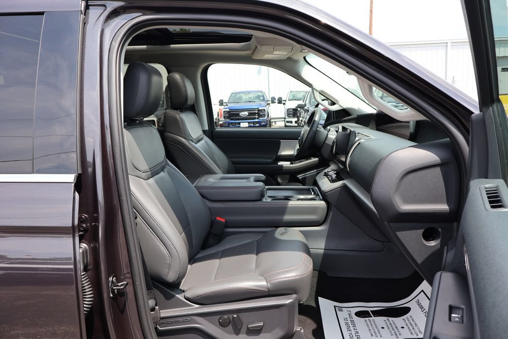 Used 2025 Ford Expedition Max Active AWD/4WD image 25