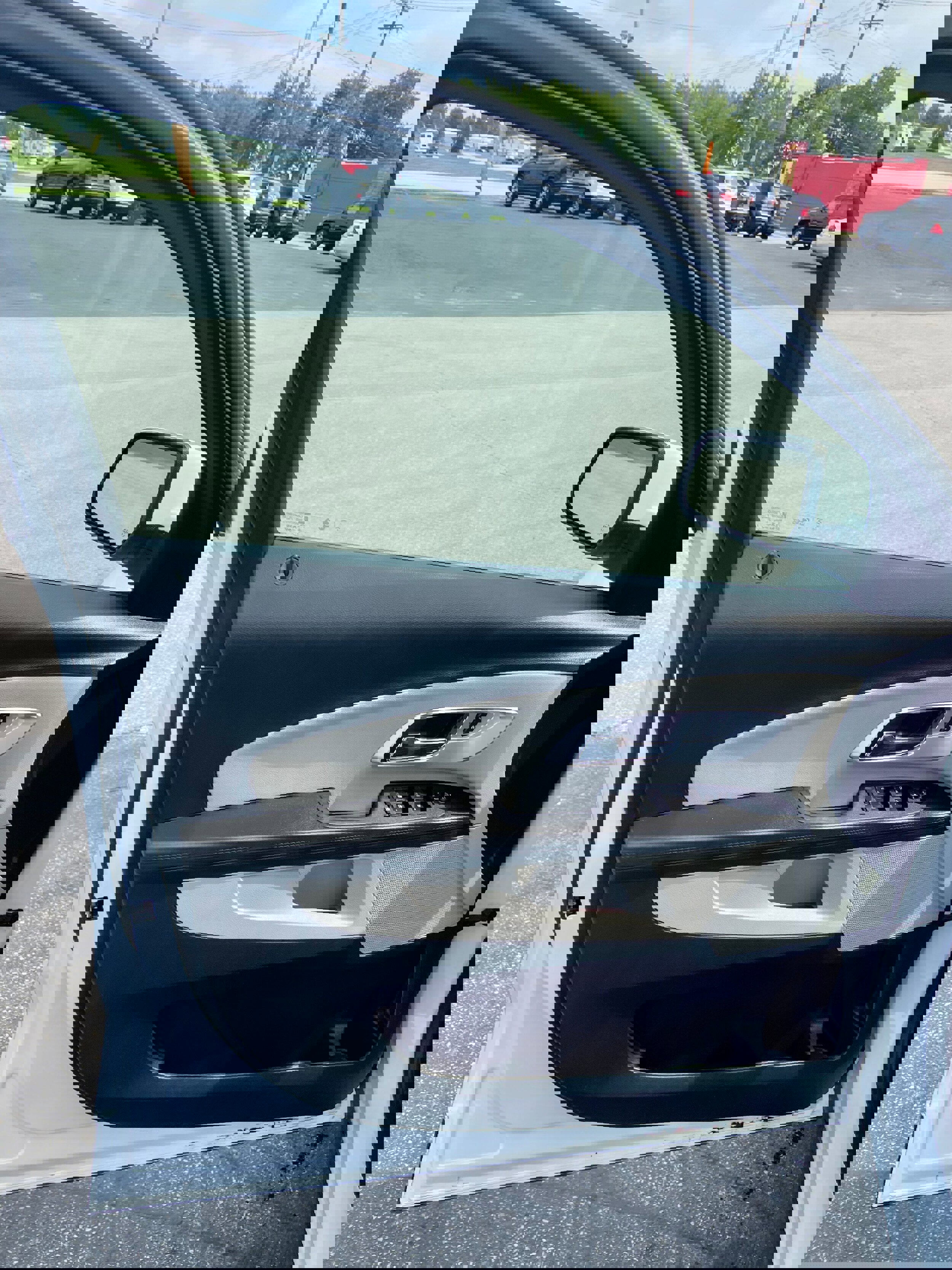 Used 2017 Chevrolet Equinox LT image 9