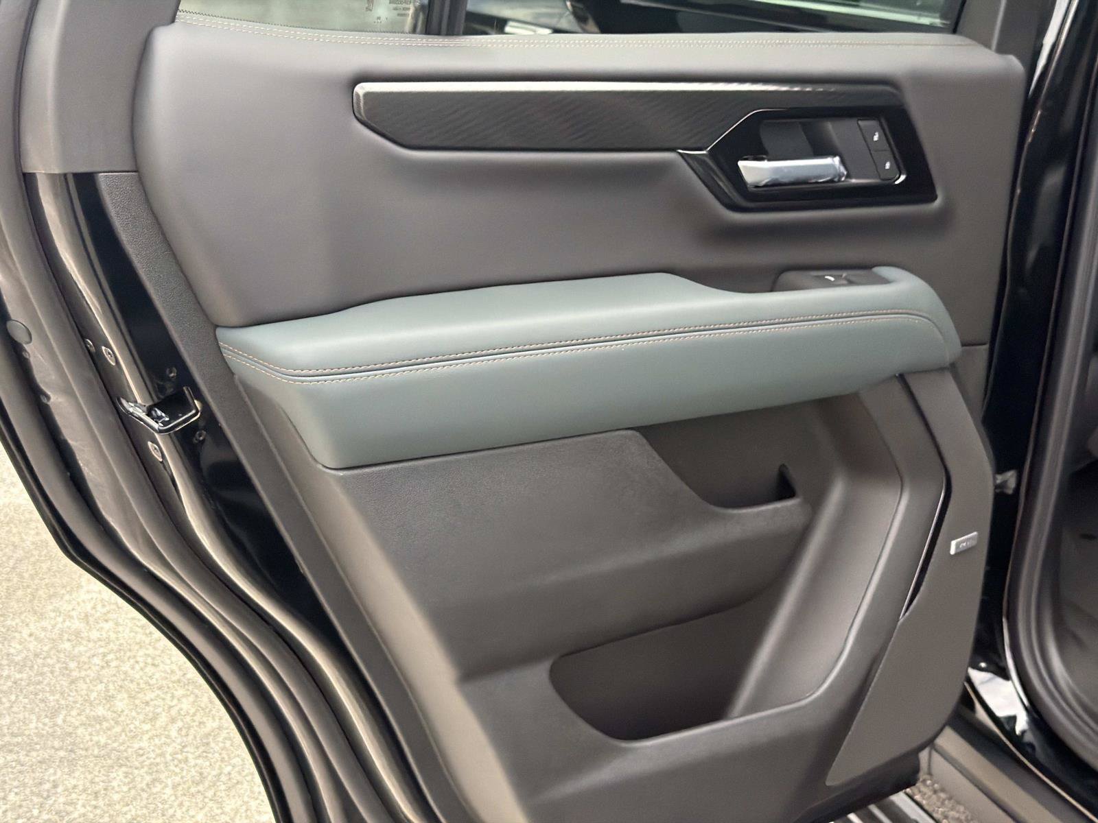New 2026 GMC Yukon AT4 w/ AT4 Premium Plus Package AWD/4WD image 11