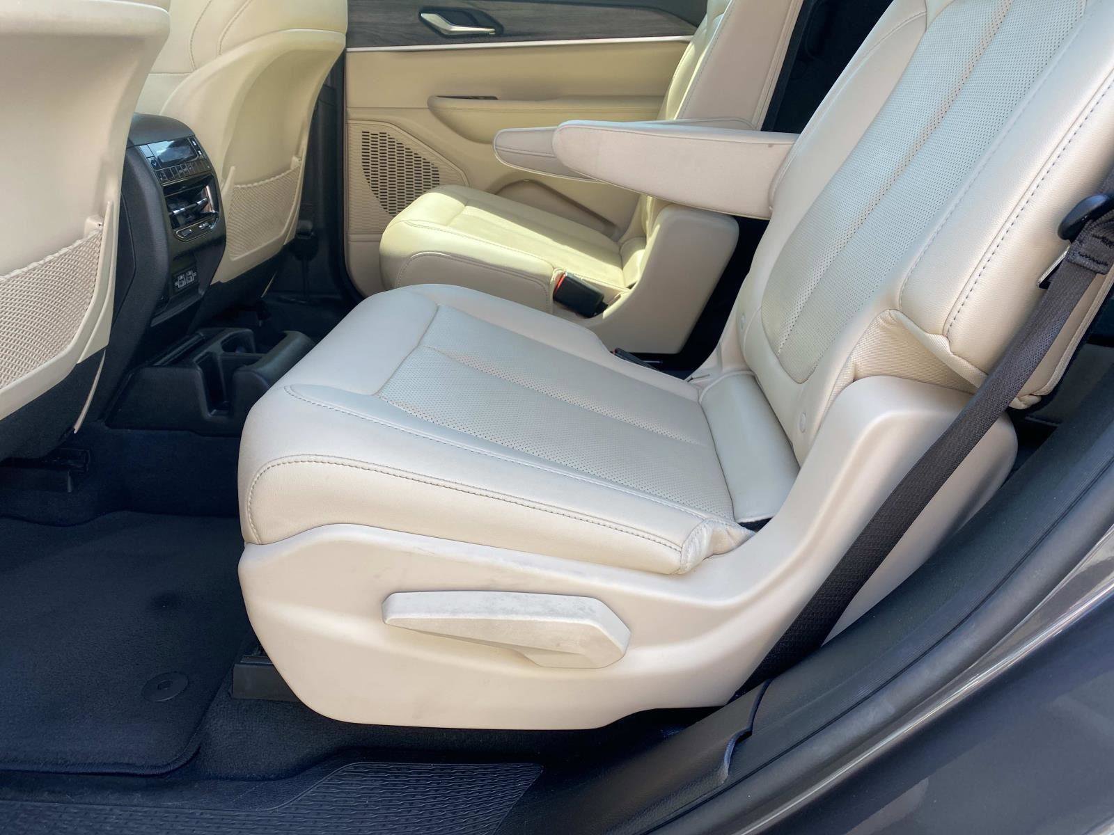 Certified 2023 Jeep Grand Cherokee L Limited w/ Luxury Tech Group II image 20