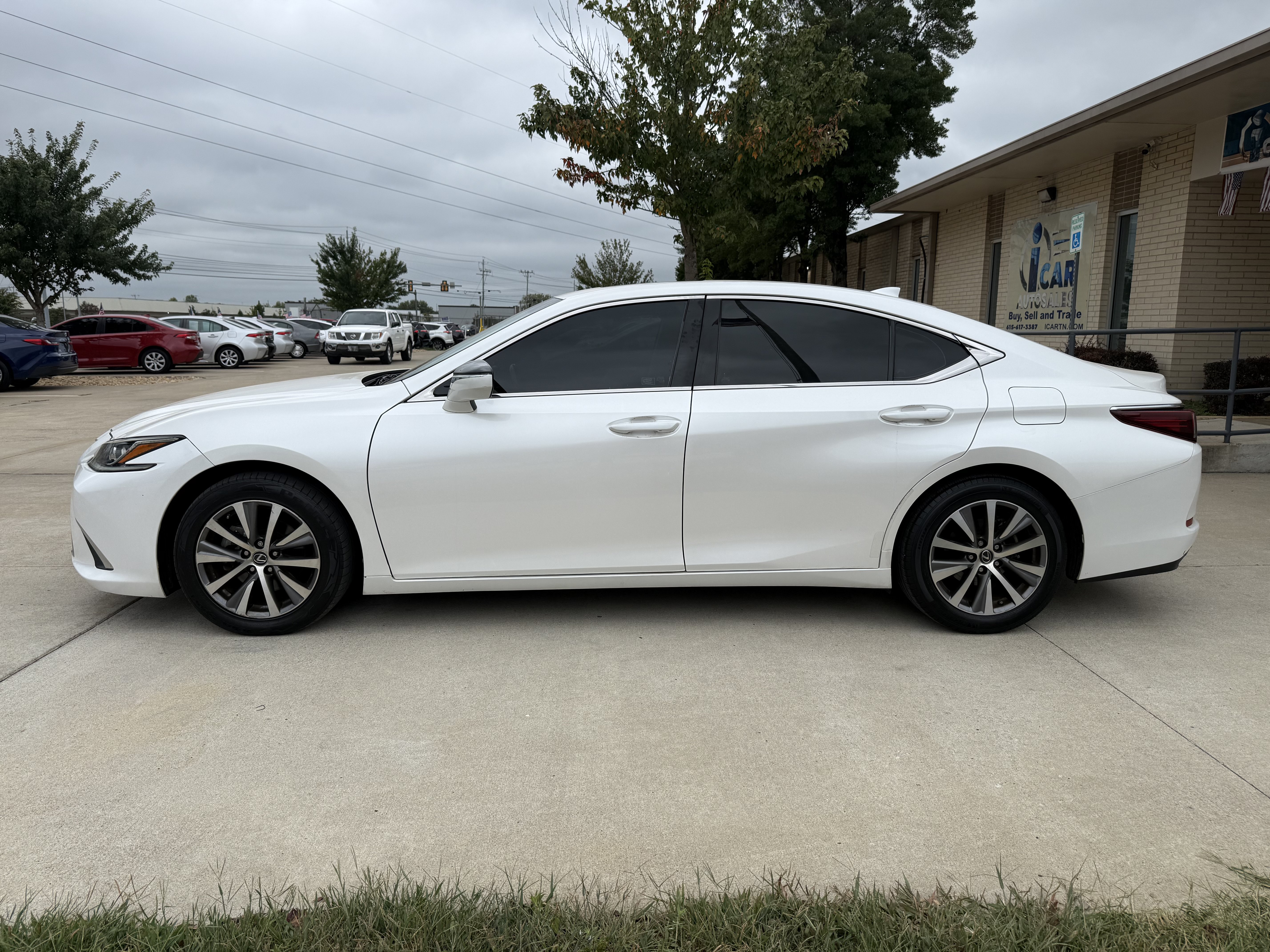 Used 2019 Lexus ES 350 w/ Accessory Package 2 FWD image 4