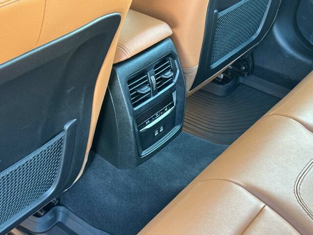 Used 2021 BMW 330i xDrive Sedan w/ M Sport Package AWD/4WD image 14