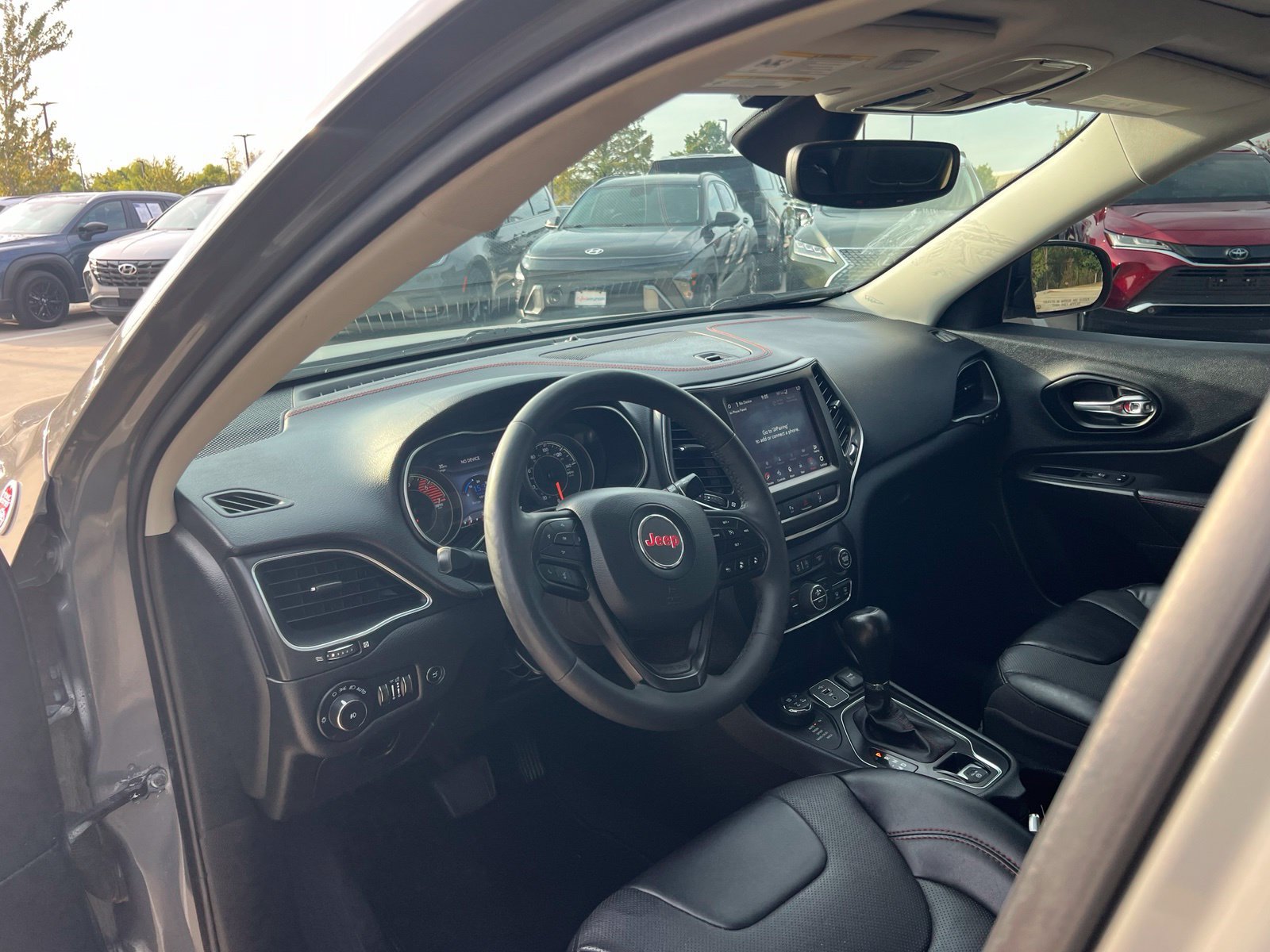 Used 2023 Jeep Cherokee Trailhawk w/ Sun & Sound Group AWD/4WD image 22
