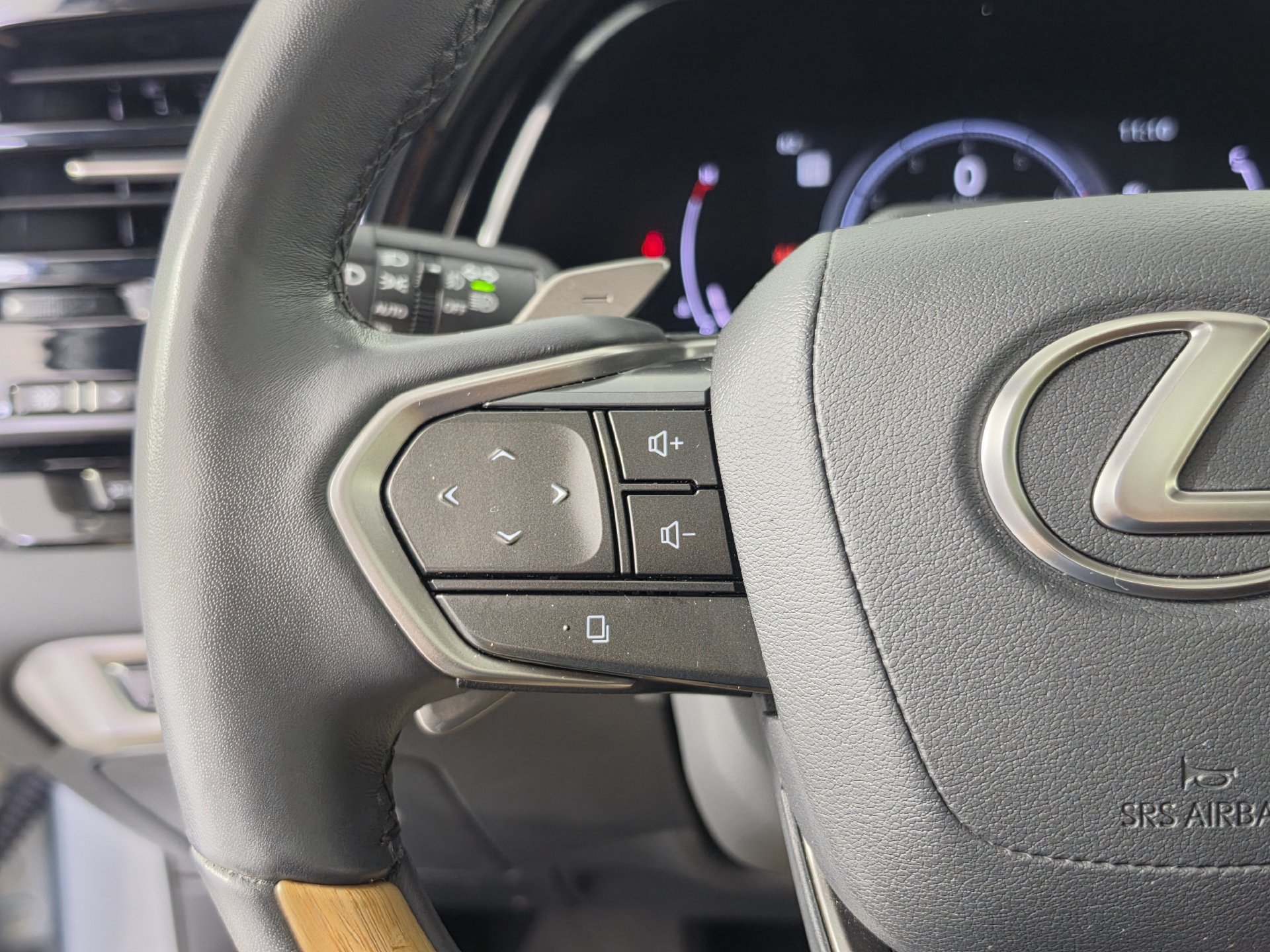 Used 2024 Lexus RX 350 FWD w/ Convenience Package image 8