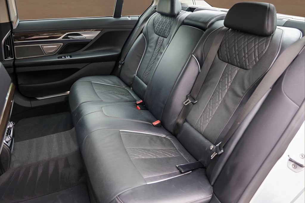 Used 2020 BMW 740i RWD image 27