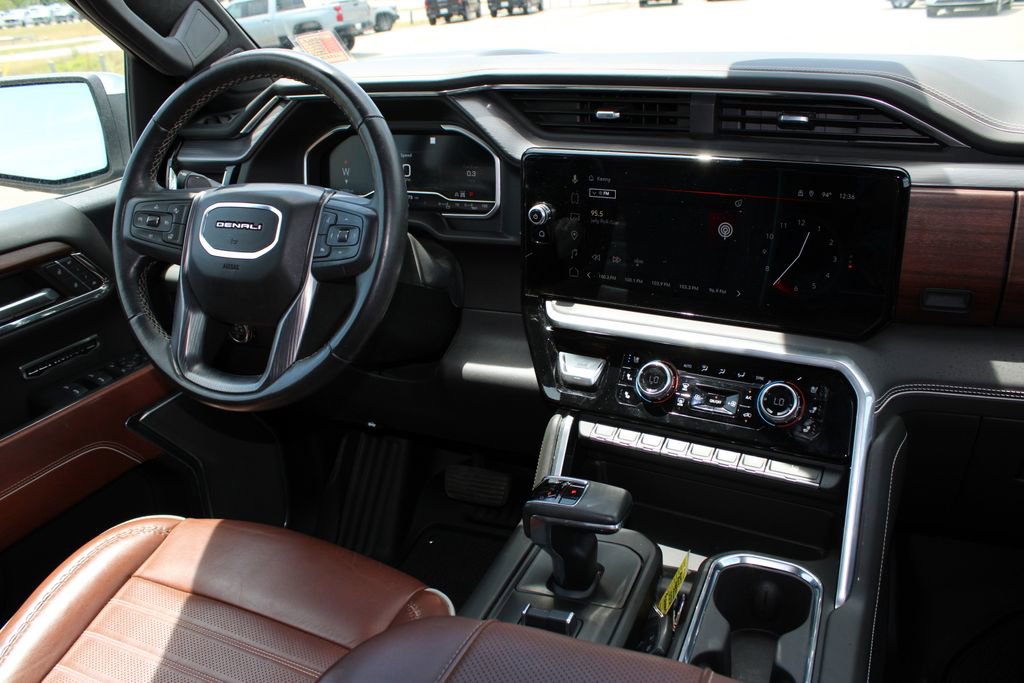 Used 2023 GMC Sierra 1500 Denali Ultimate AWD/4WD image 8