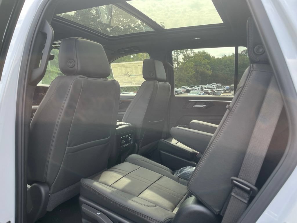 New 2026 Chevrolet Tahoe High Country w/ Sun And Tow Package AWD/4WD image 9