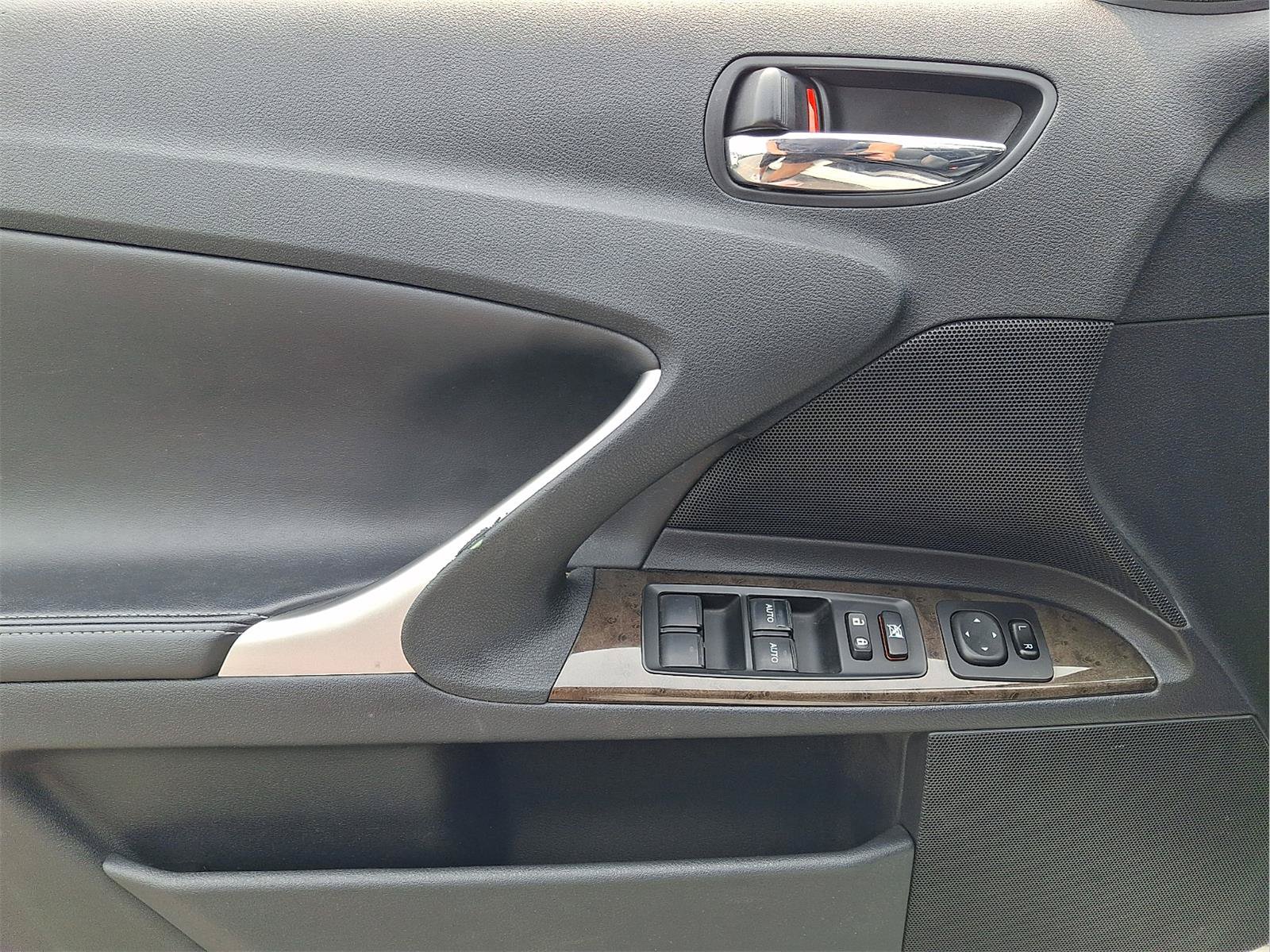 Used 2013 Lexus IS 250C RWD image 10